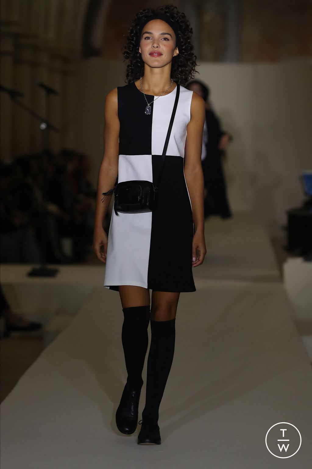 Fashion Week Paris Spring/Summer 2026 look 47 from the Agnès B collection womenswear