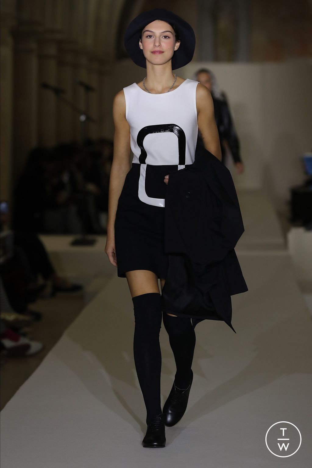 Fashion Week Paris Spring/Summer 2026 look 48 from the Agnès B collection womenswear