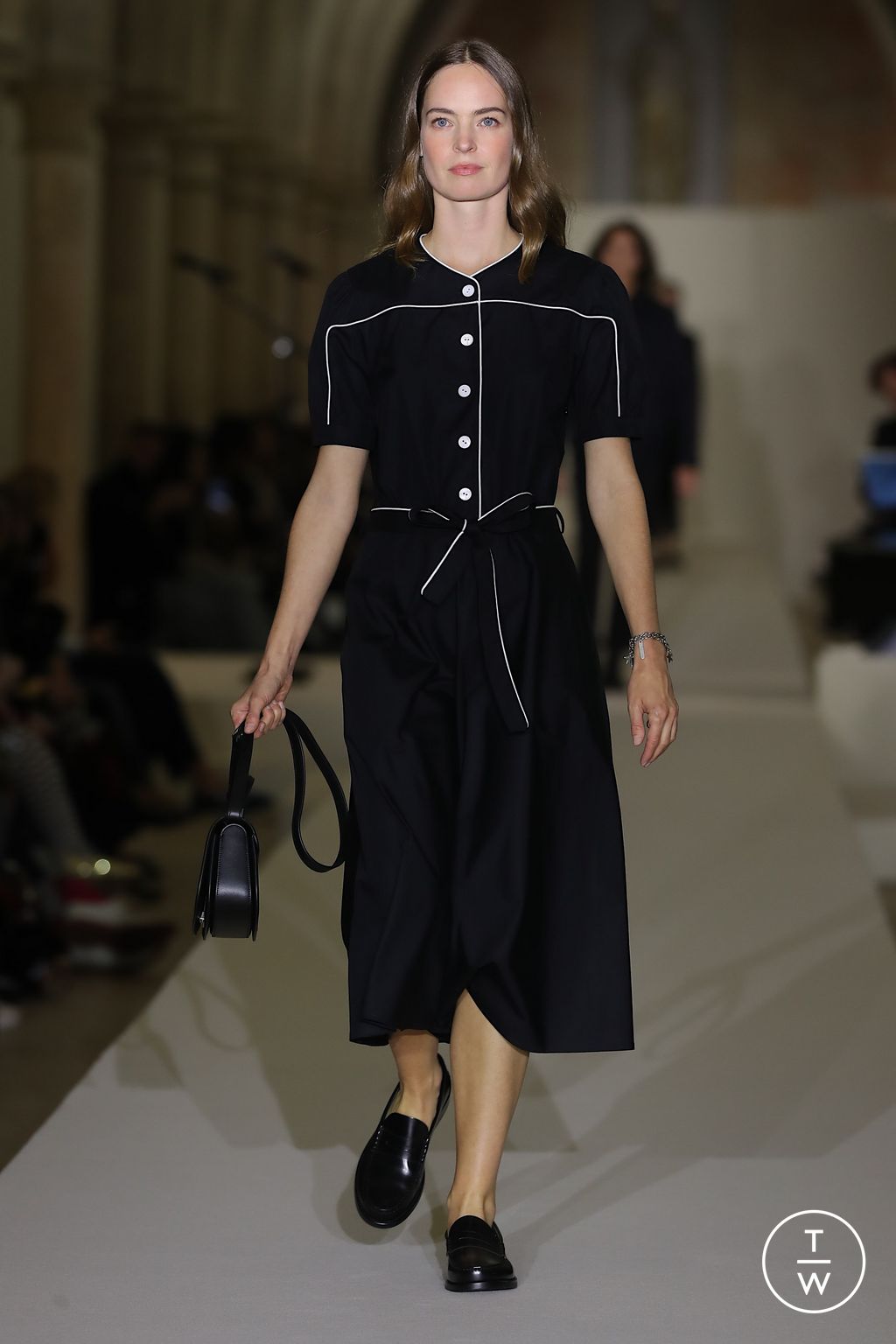 Fashion Week Paris Spring/Summer 2026 look 54 from the Agnès B collection womenswear