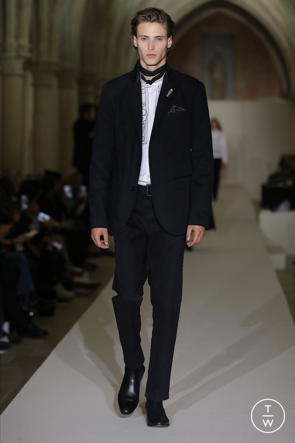 Fashion Week Paris Spring/Summer 2026 look 78 from the Agnès B collection womenswear