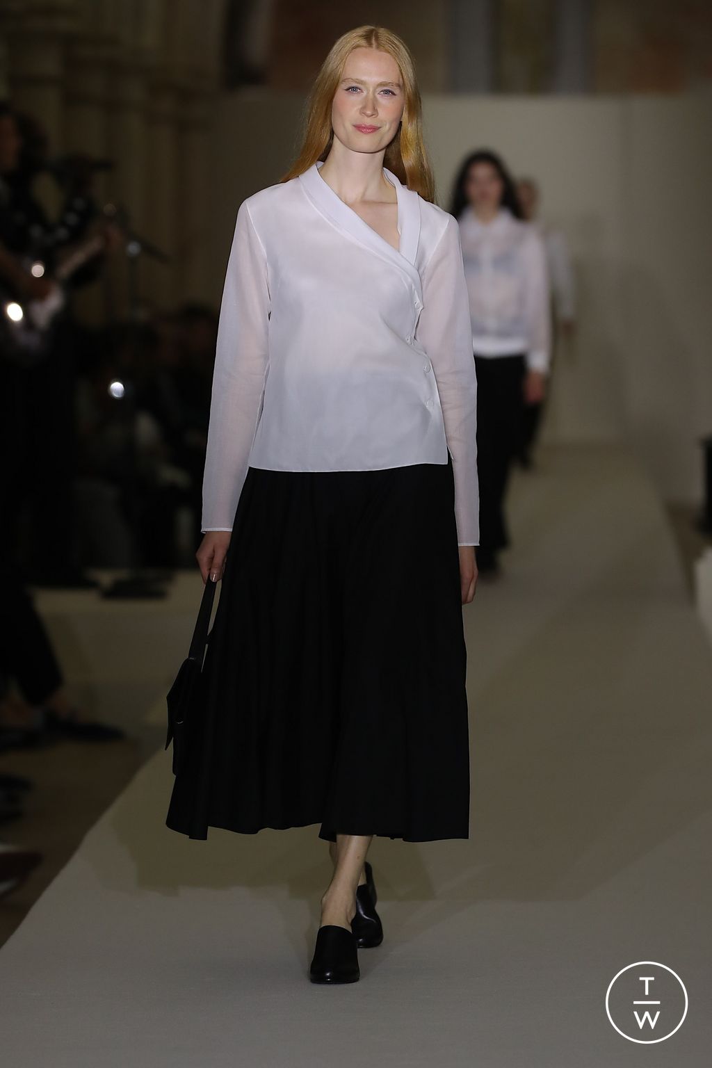 Fashion Week Paris Spring/Summer 2026 look 79 from the Agnès B collection womenswear