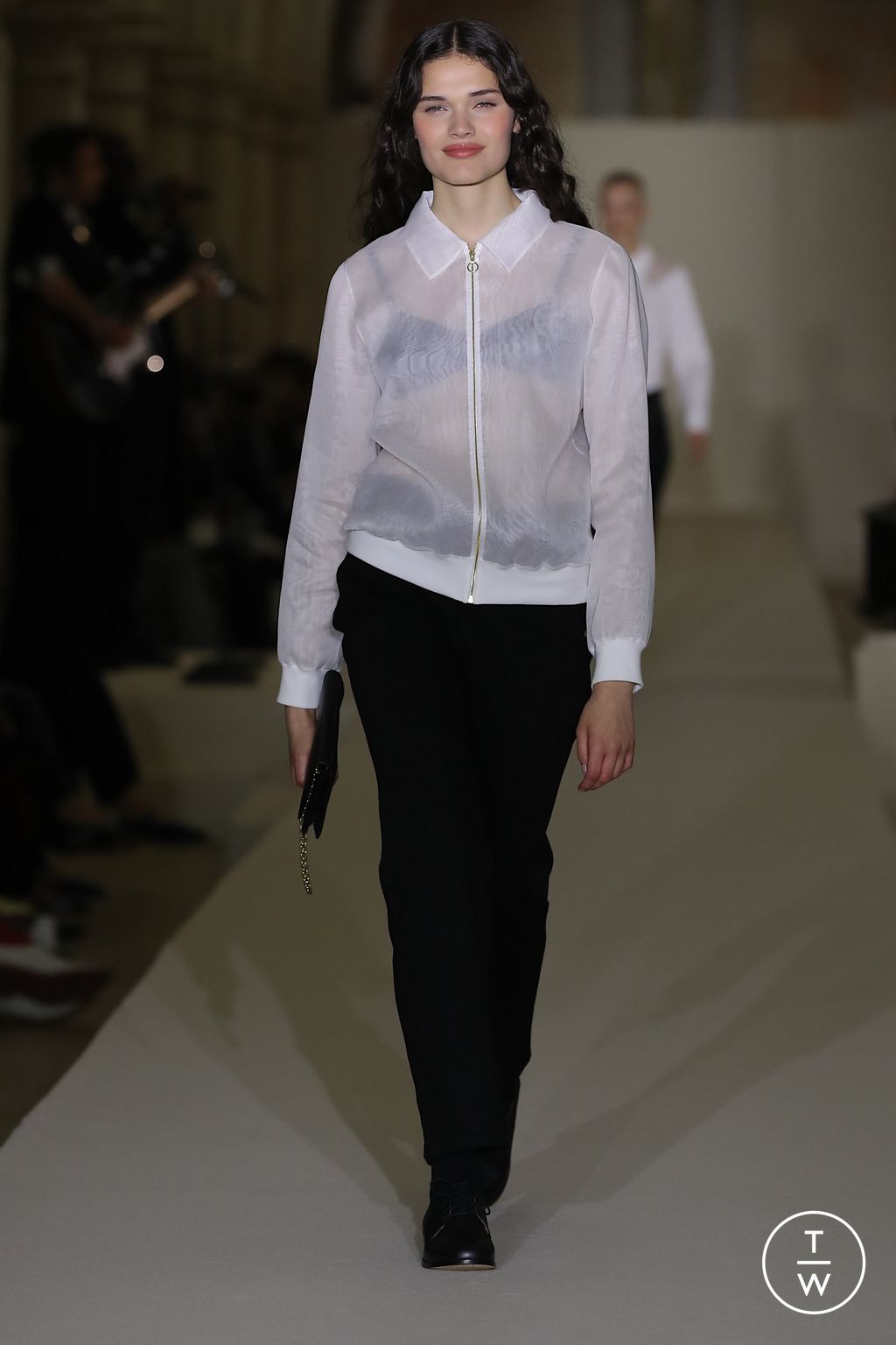 Fashion Week Paris Spring/Summer 2026 look 80 from the Agnès B collection womenswear