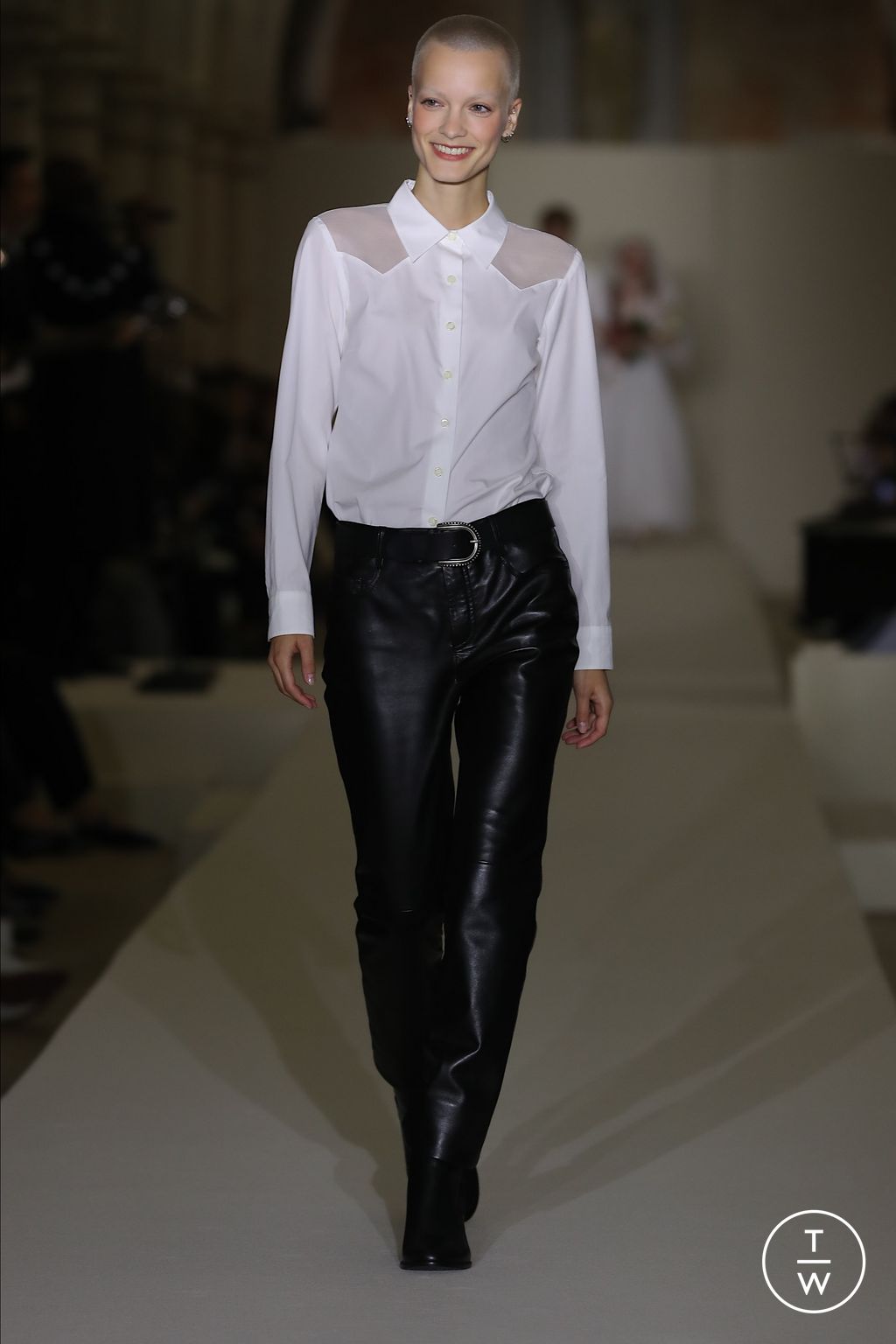 Fashion Week Paris Spring/Summer 2026 look 81 from the Agnès B collection womenswear