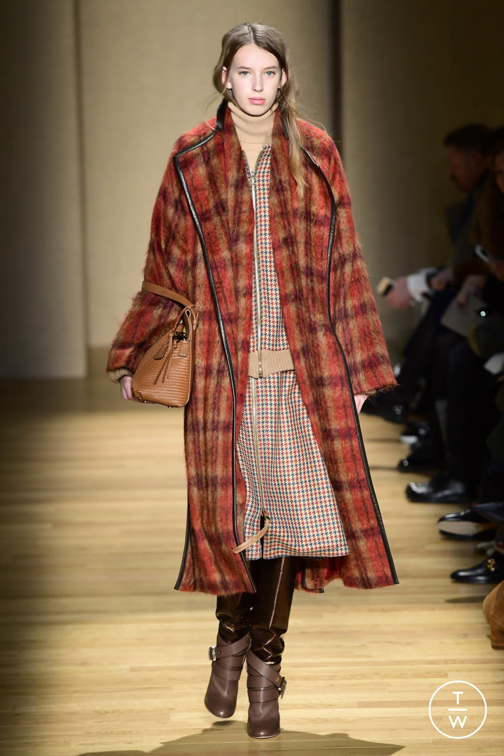 Fashion Week Milan Fall/Winter 2017 look 2 from the Agnona collection womenswear
