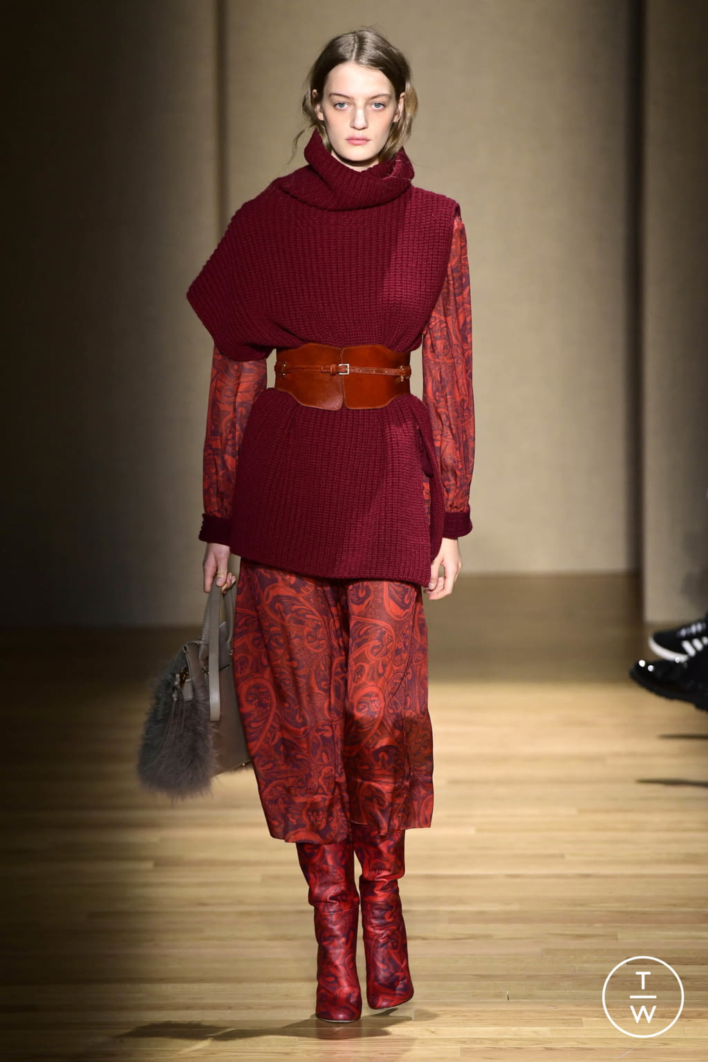 Fashion Week Milan Fall/Winter 2017 look 19 from the Agnona collection womenswear