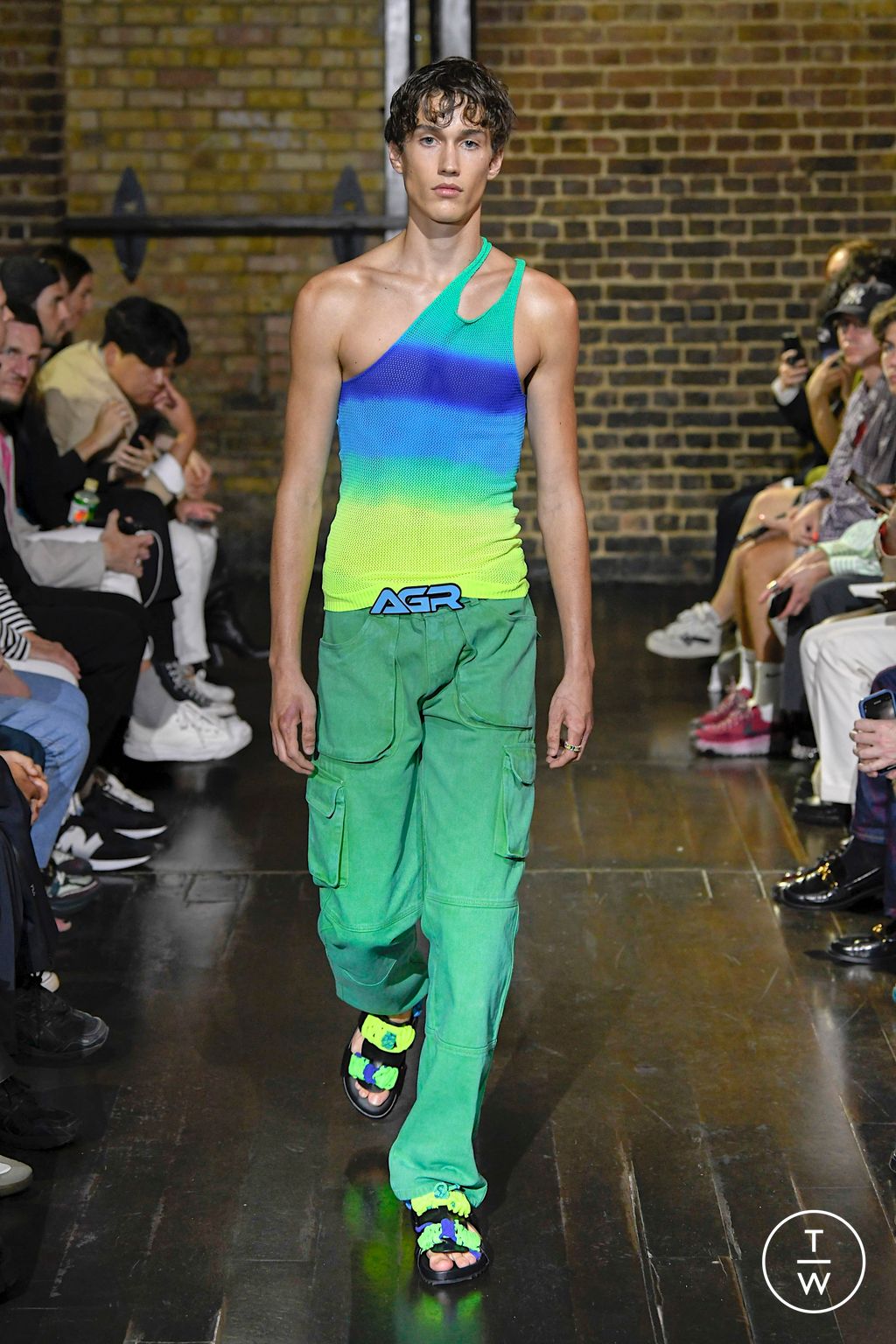 Fashion Week London Spring/Summer 2023 look 8 from the AGR collection 男装