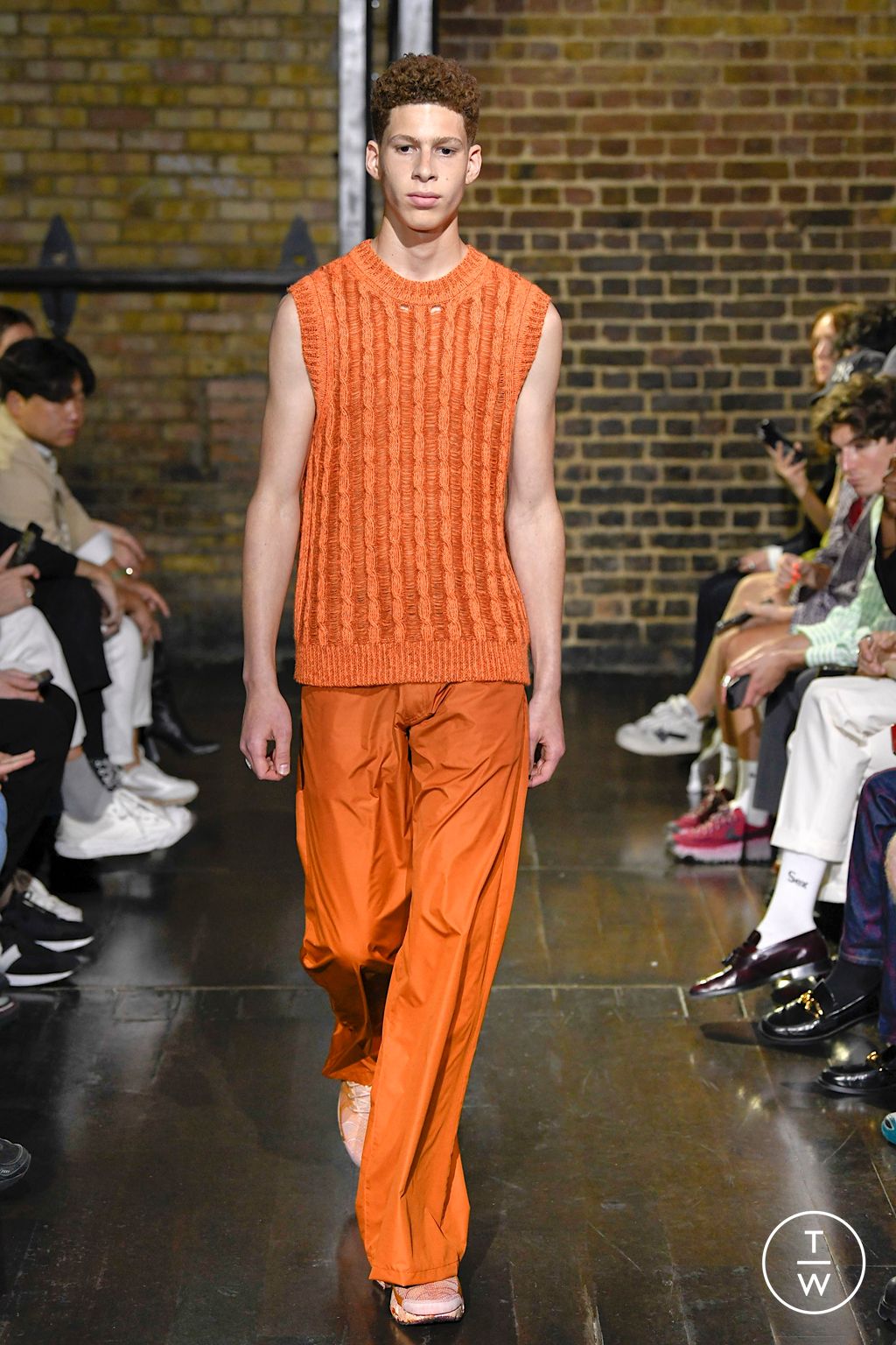 Fashion Week London Spring/Summer 2023 look 17 from the AGR collection 男装