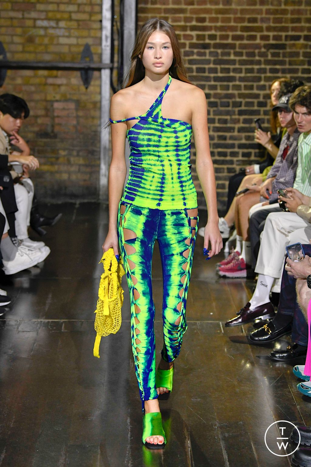 Fashion Week London Spring/Summer 2023 look 19 from the AGR collection 男装