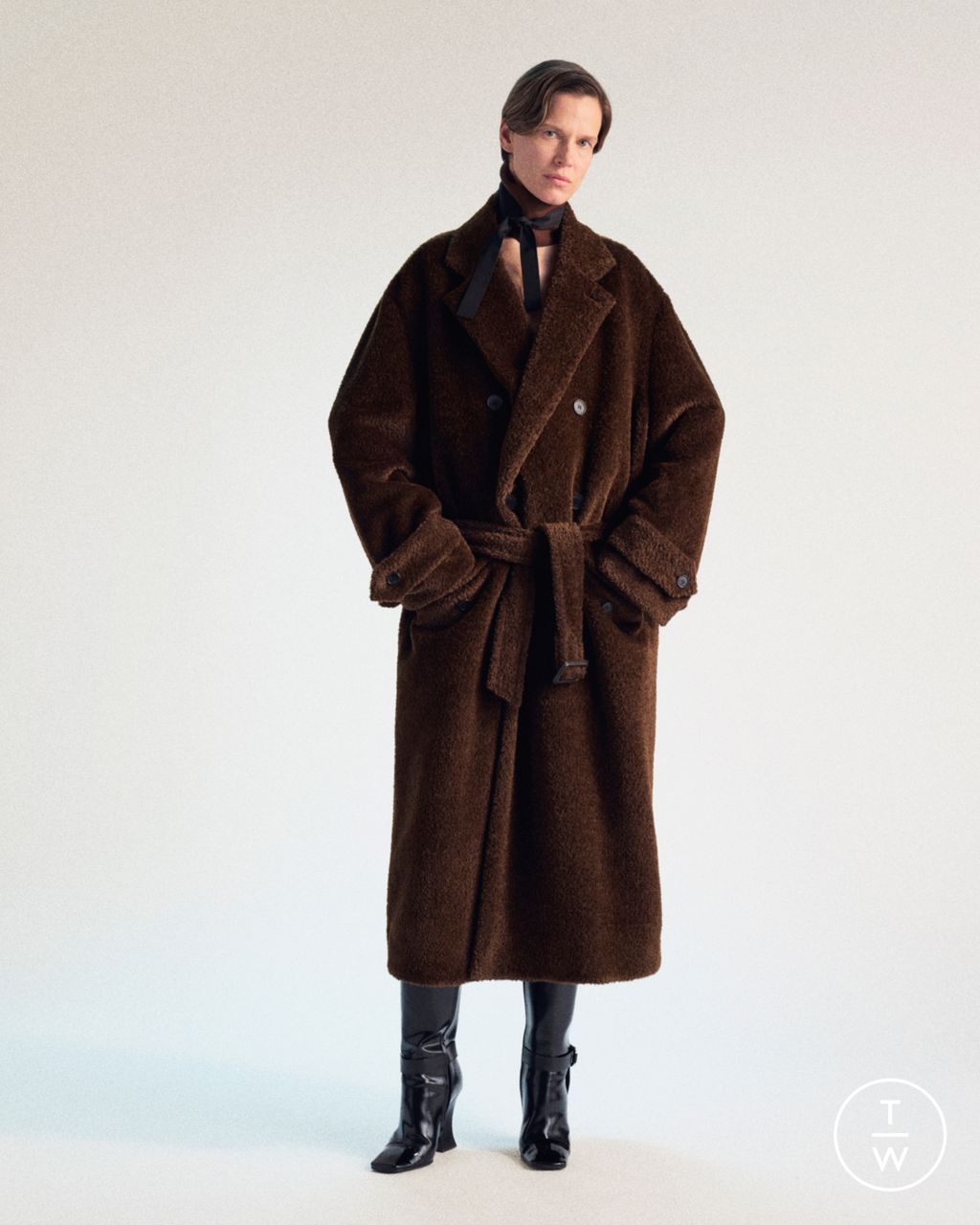 Fashion Week Paris Fall/Winter 2026 look 10 from the Lanvin collection menswear