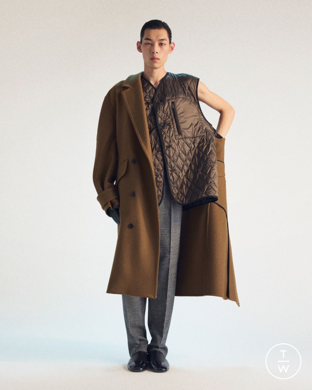 Fashion Week Paris Fall/Winter 2026 look 15 from the Lanvin collection menswear