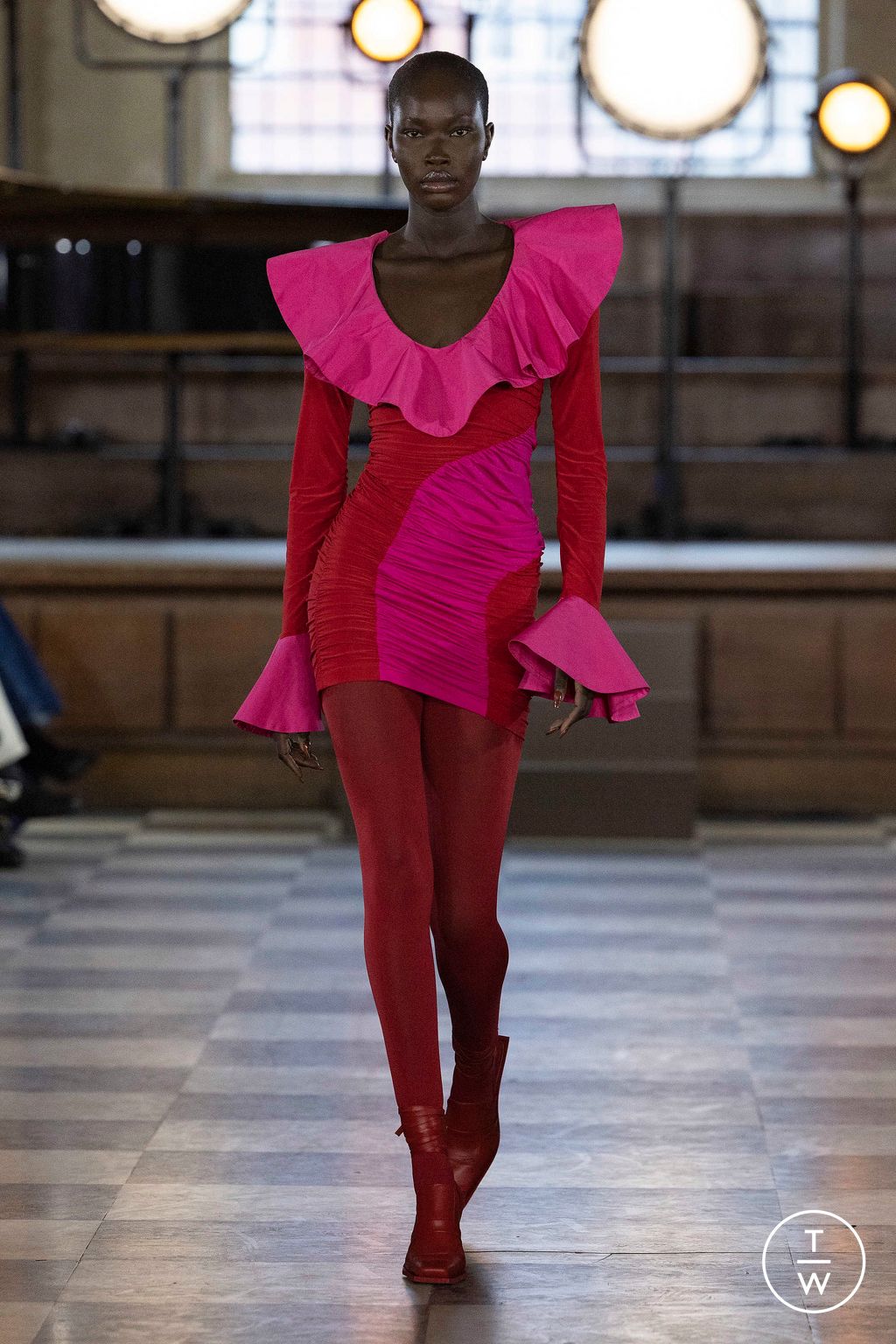 Fashion Week London Fall/Winter 2023 look 1 from the Ahluwalia collection 女装