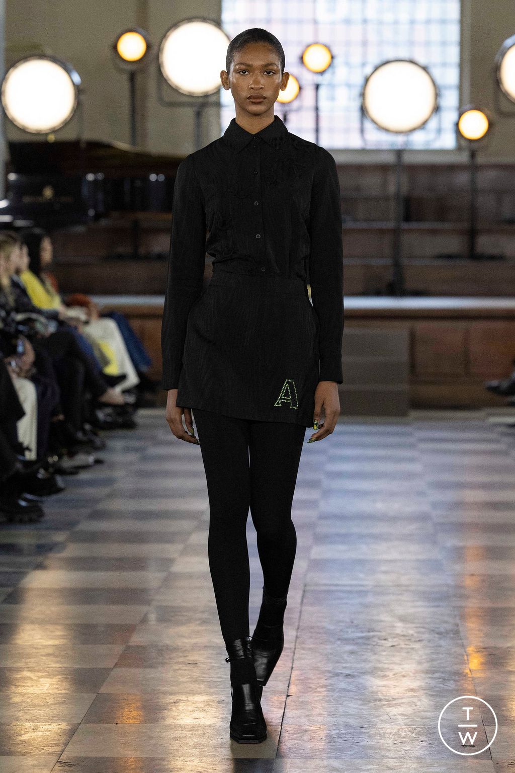 Fashion Week London Fall/Winter 2023 look 5 from the Ahluwalia collection 女装