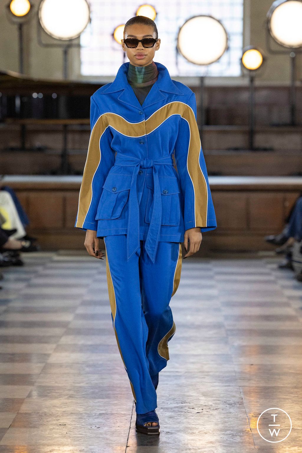 Fashion Week London Fall/Winter 2023 look 21 from the Ahluwalia collection 女装