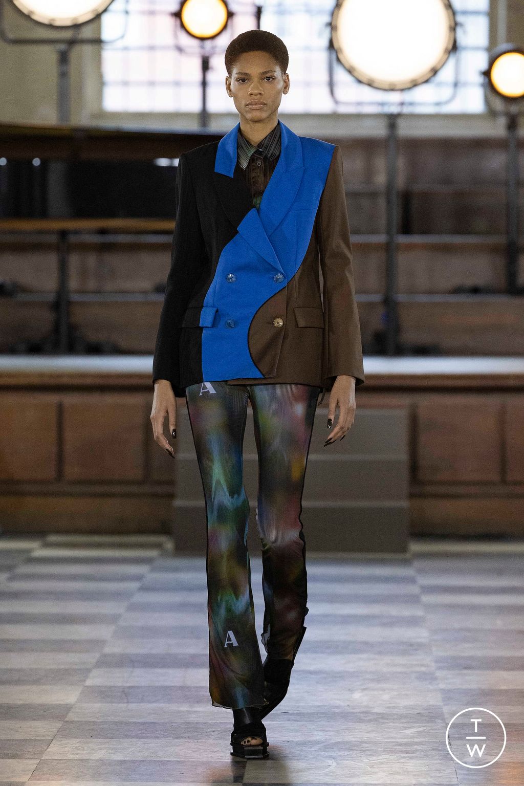 Fashion Week London Fall/Winter 2023 look 28 from the Ahluwalia collection 女装
