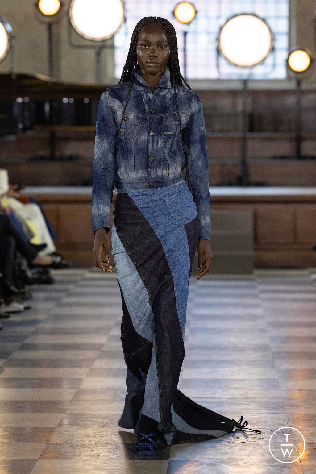 Fashion Week London Fall/Winter 2023 look 36 from the Ahluwalia collection 女装