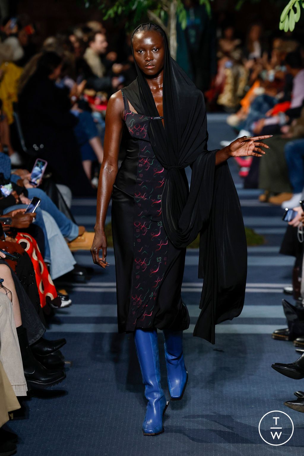 Fashion Week London Fall/Winter 2024 look 3 from the Ahluwalia collection 女装