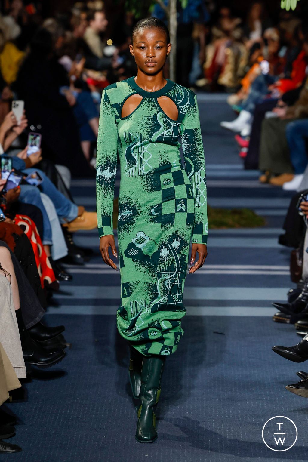 Fashion Week London Fall/Winter 2024 look 7 from the Ahluwalia collection 女装