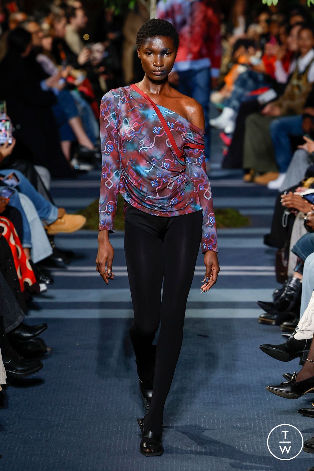 Fashion Week London Fall/Winter 2024 look 11 from the Ahluwalia collection womenswear