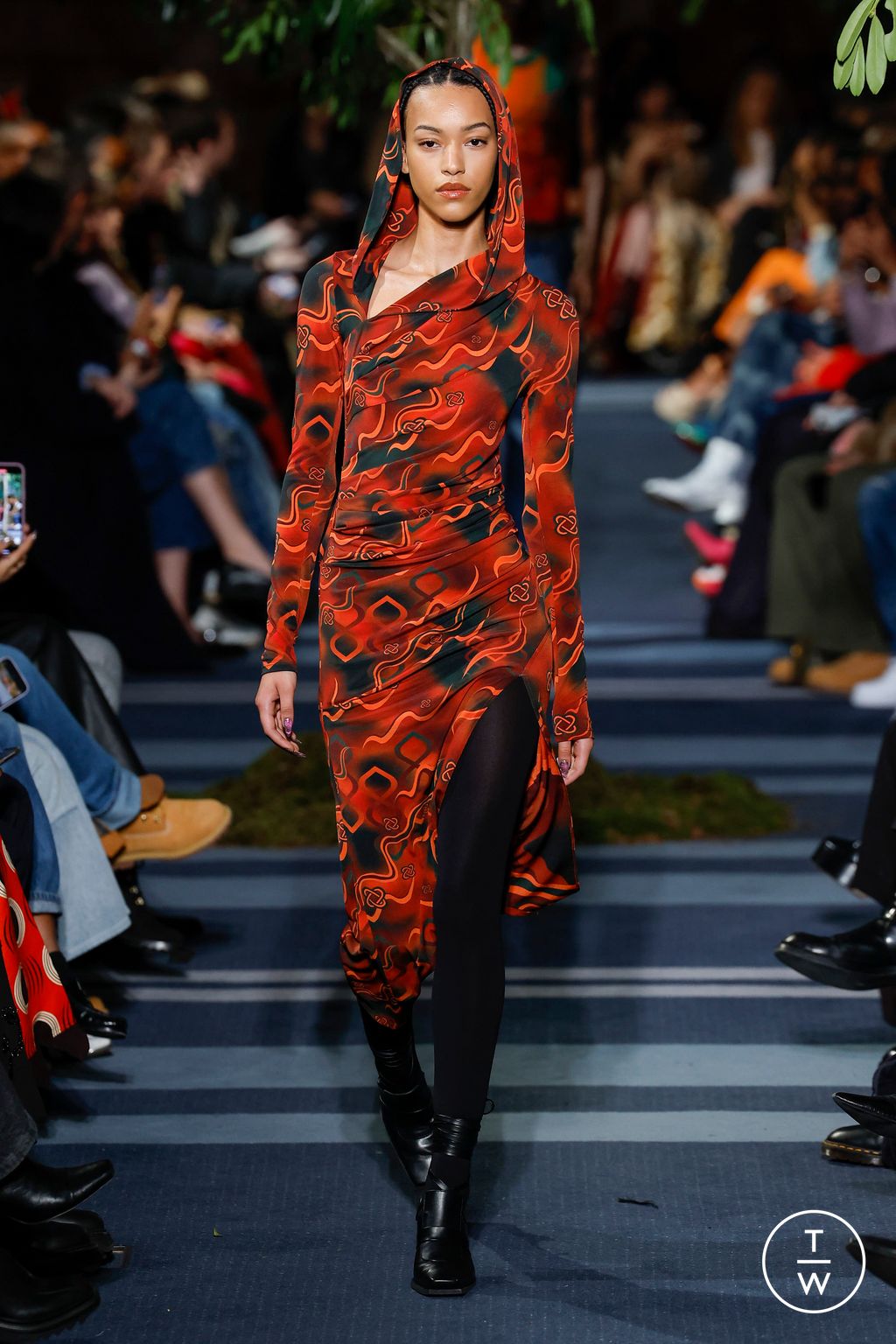 Fashion Week London Fall/Winter 2024 look 16 from the Ahluwalia collection womenswear