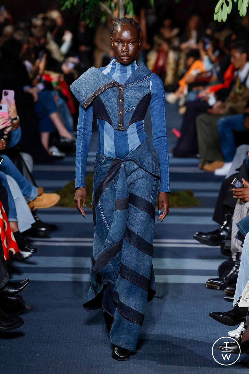 Fashion Week London Fall/Winter 2024 look 30 from the Ahluwalia collection 女装