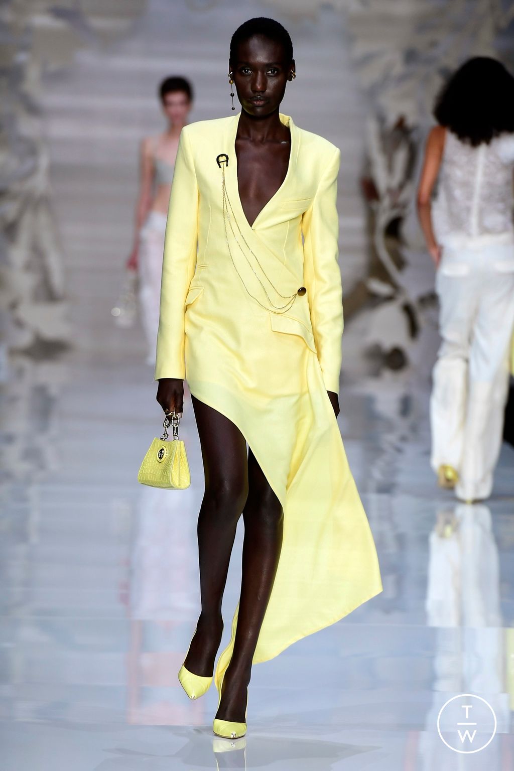 Fashion Week Milan Spring/Summer 2024 look 14 de la collection Aigner womenswear