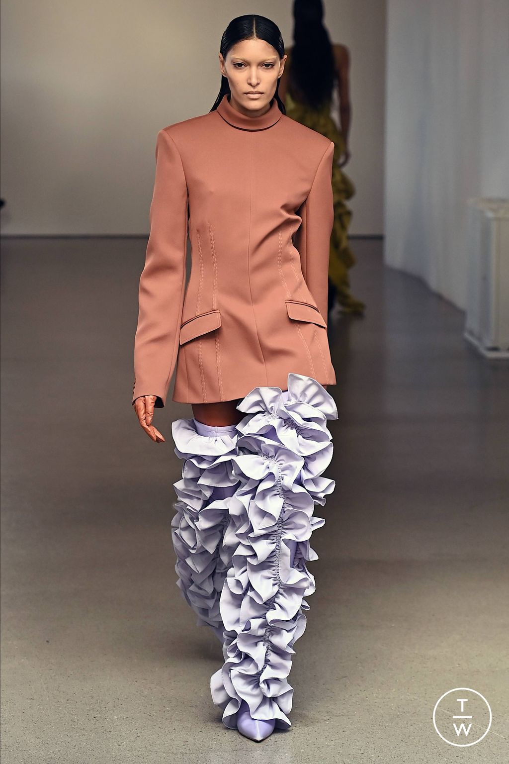 Fashion Week New York Fall/Winter 2023 look 7 from the AKNVAS collection 女装