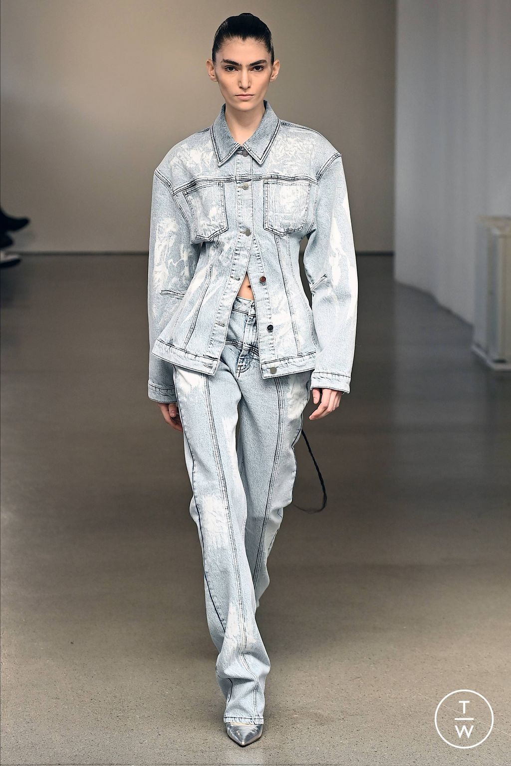 Fashion Week New York Fall/Winter 2023 look 8 from the AKNVAS collection 女装