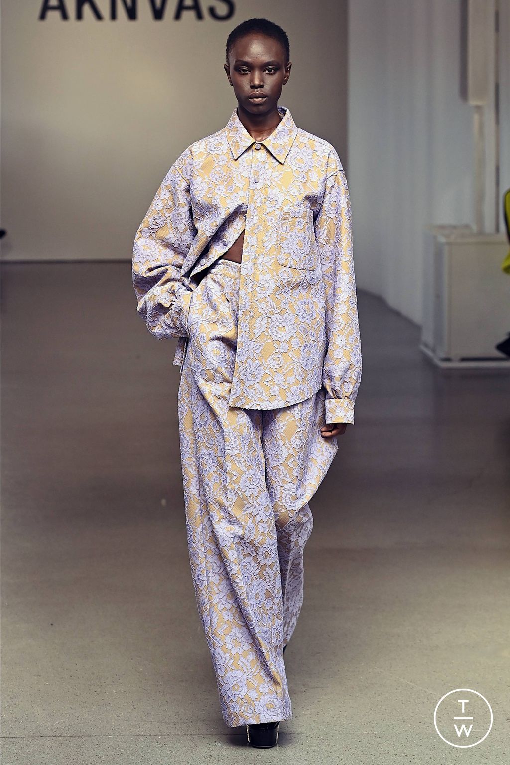 Fashion Week New York Fall/Winter 2023 look 12 from the AKNVAS collection 女装