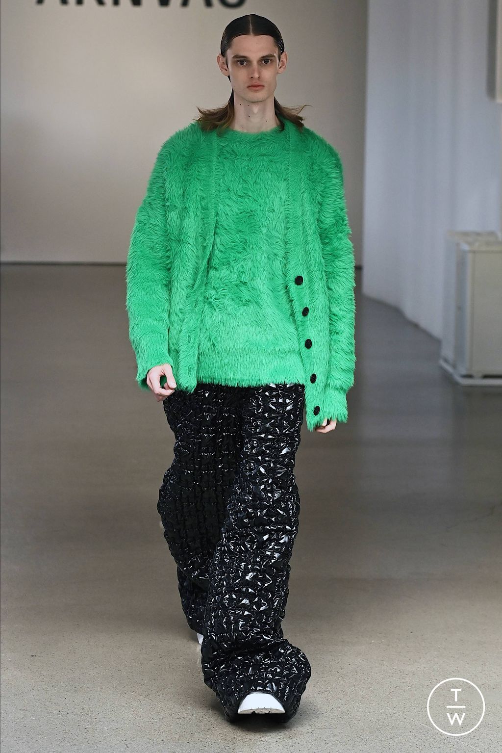 Fashion Week New York Fall/Winter 2023 look 17 from the AKNVAS collection 女装