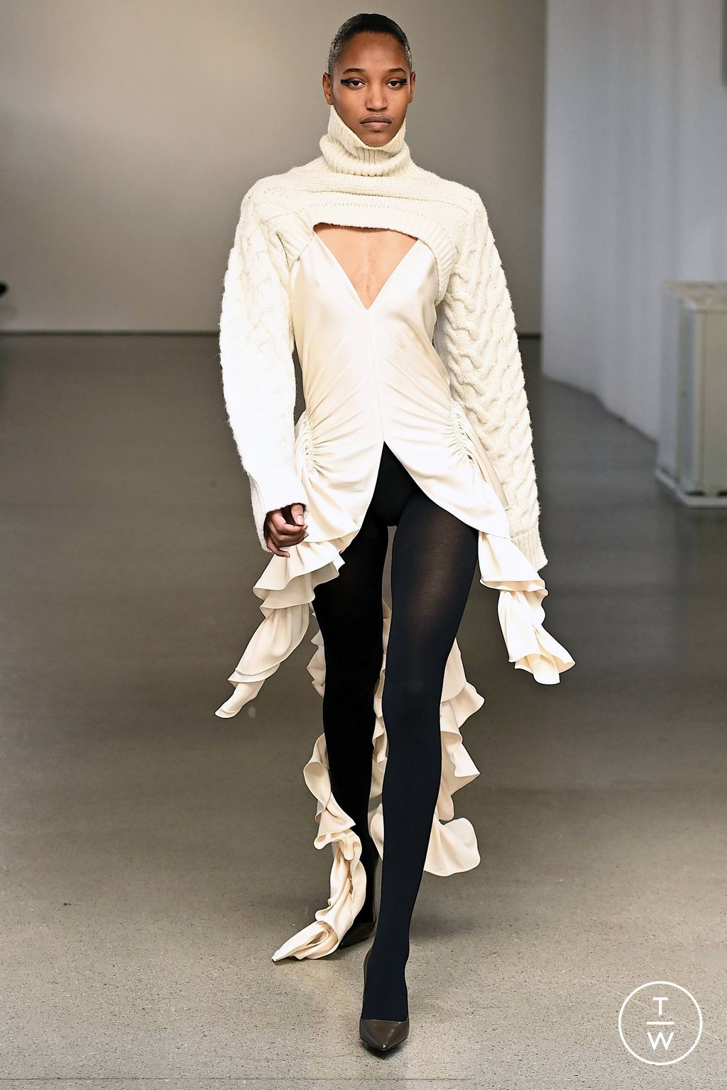 Fashion Week New York Fall/Winter 2023 look 19 from the AKNVAS collection 女装