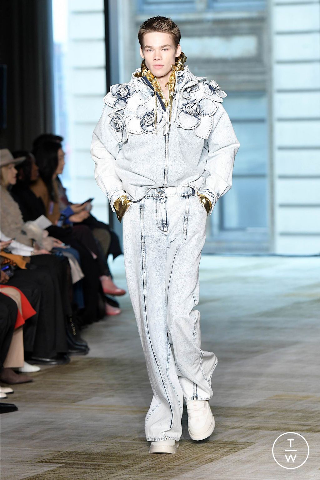 Fashion Week New York Fall/Winter 2024 look 32 from the AKNVAS collection 女装
