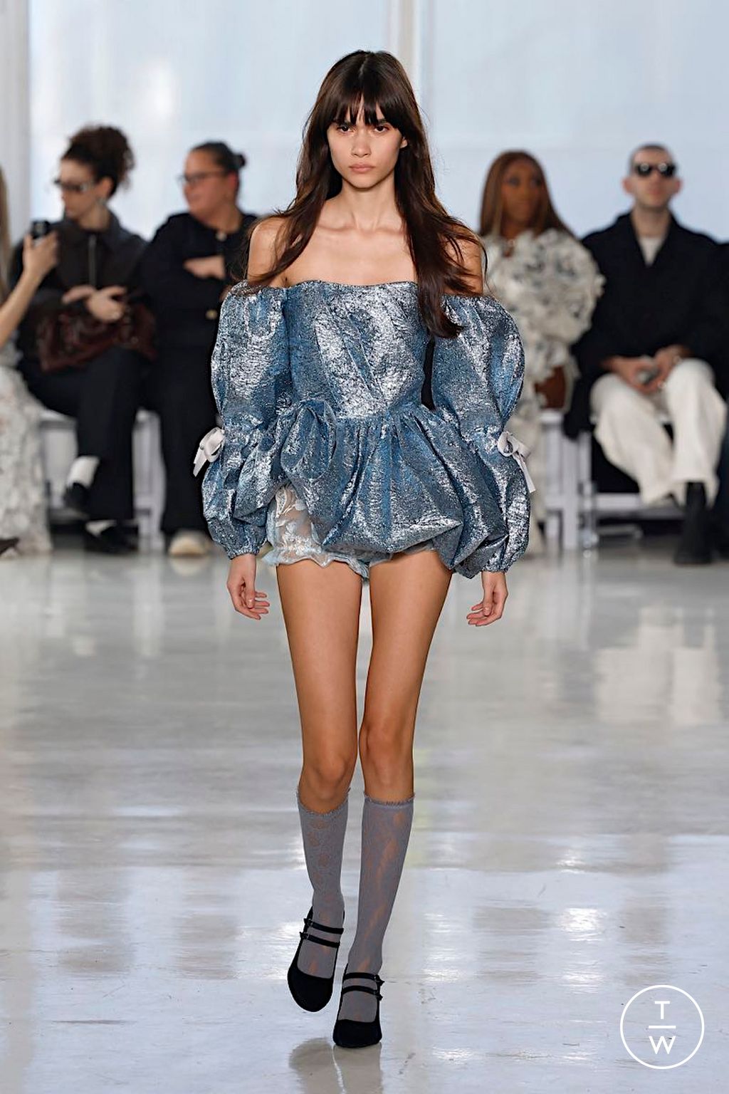 Fashion Week New York Fall/Winter 2025 look 2 de la collection AKNVAS womenswear