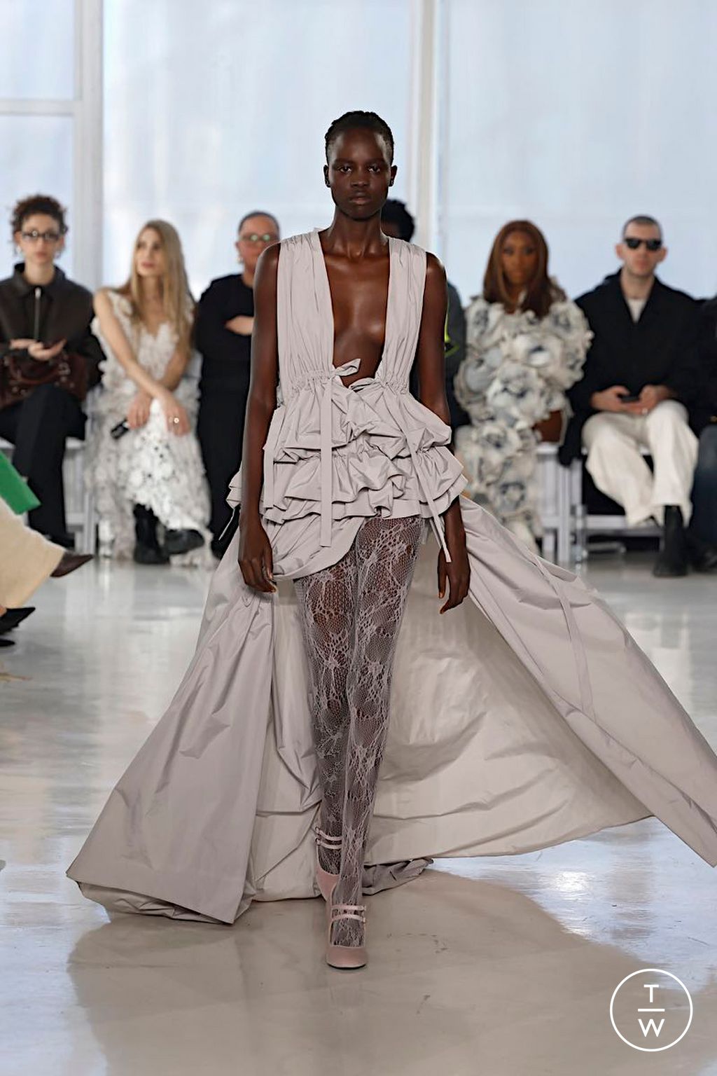 Fashion Week New York Fall/Winter 2025 look 32 de la collection AKNVAS womenswear