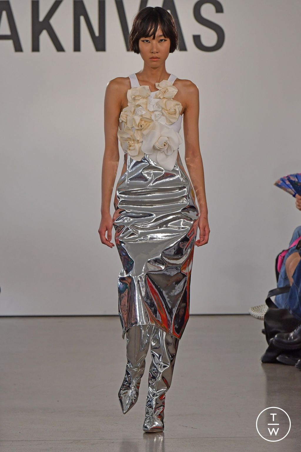 Fashion Week New York Spring/Summer 2024 look 2 from the AKNVAS collection 女装