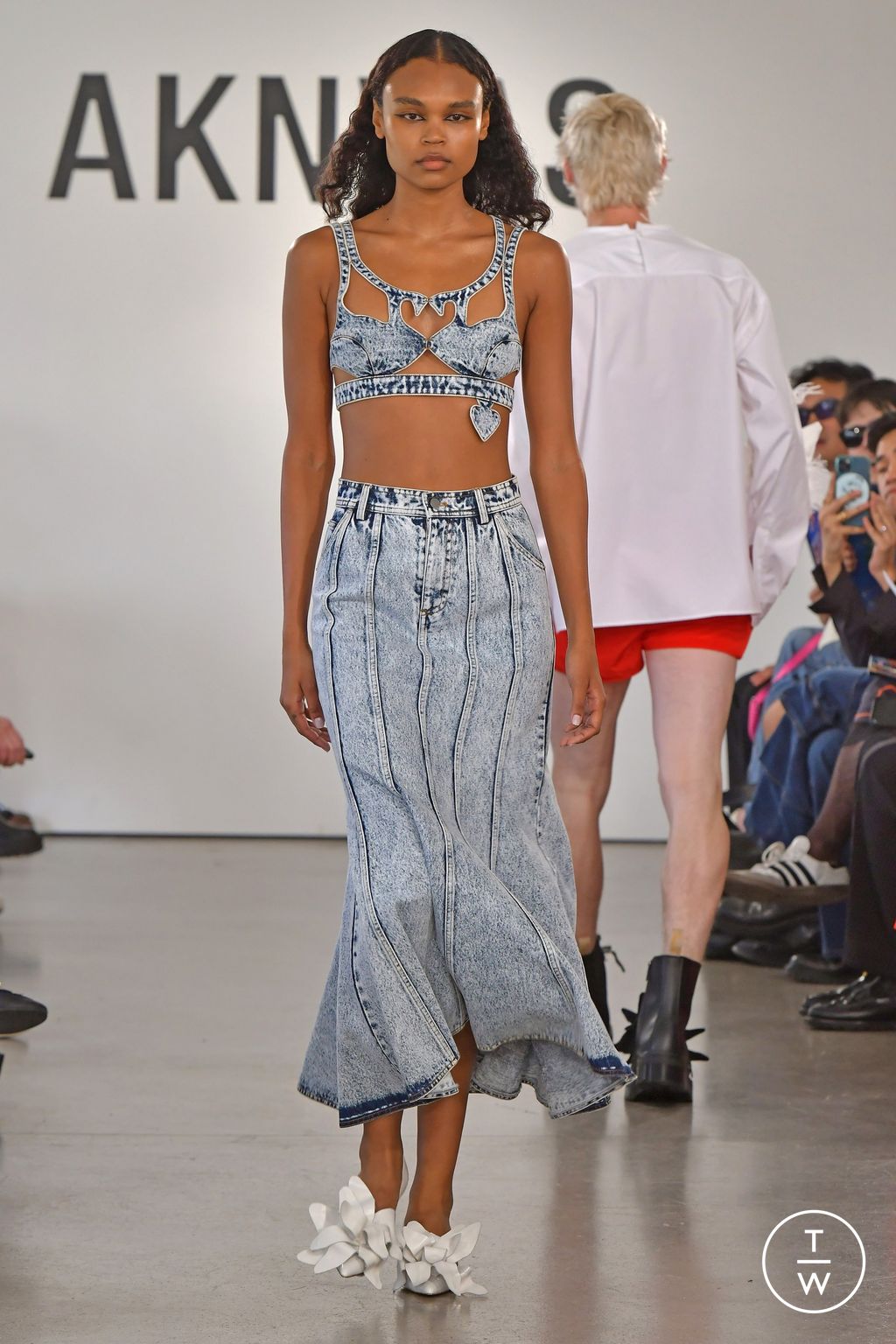 Fashion Week New York Spring/Summer 2024 look 14 from the AKNVAS collection 女装