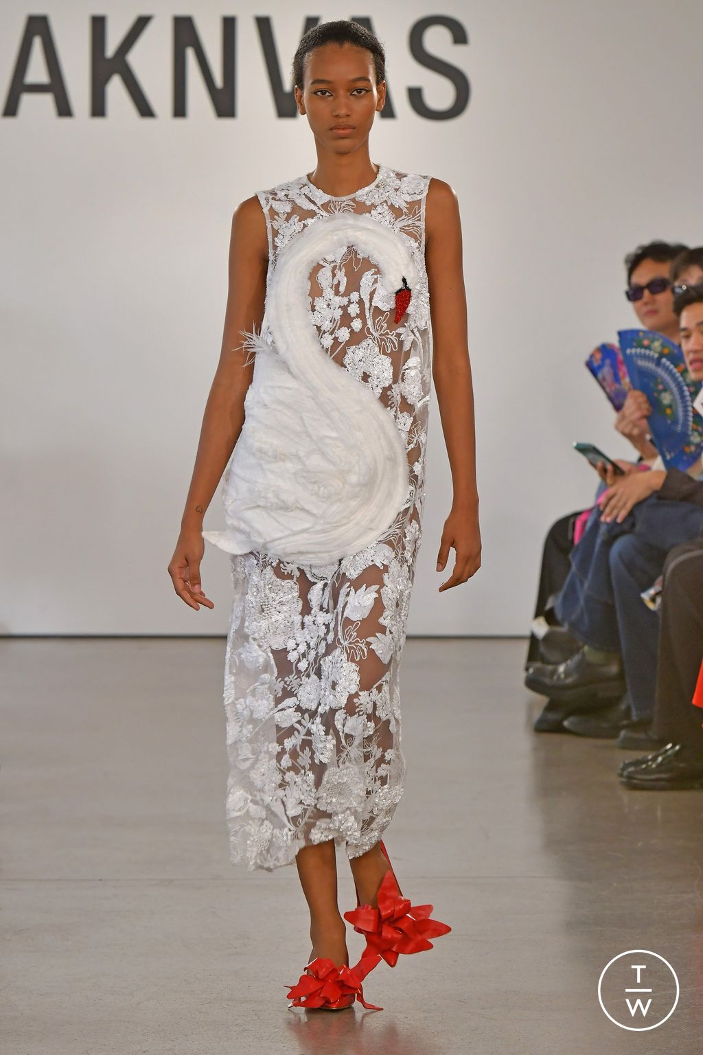 Fashion Week New York Spring/Summer 2024 look 31 from the AKNVAS collection 女装