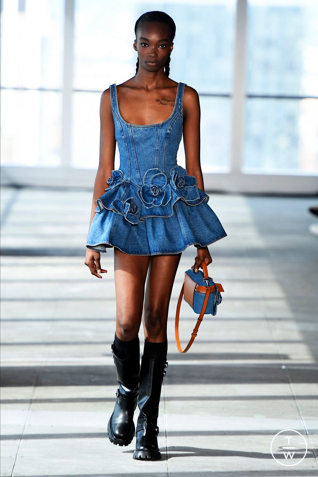 Fashion Week New York Spring-Summer 2025 look 3 from the AKNVAS collection womenswear