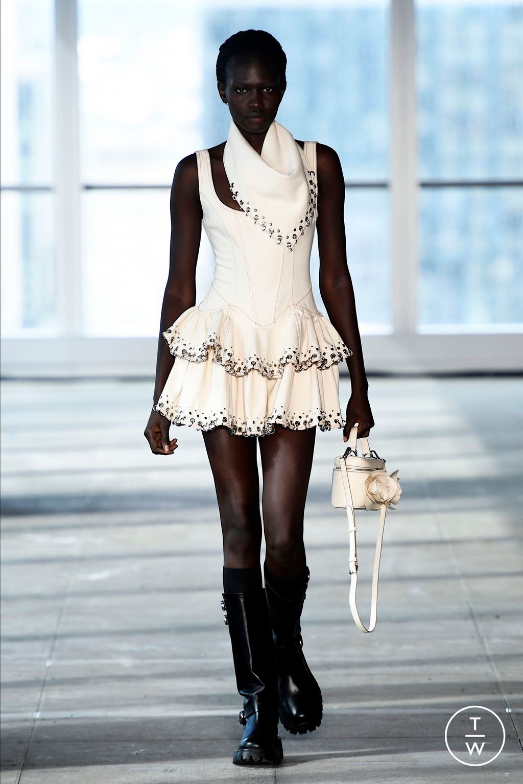 Fashion Week New York Spring-Summer 2025 look 33 from the AKNVAS collection womenswear