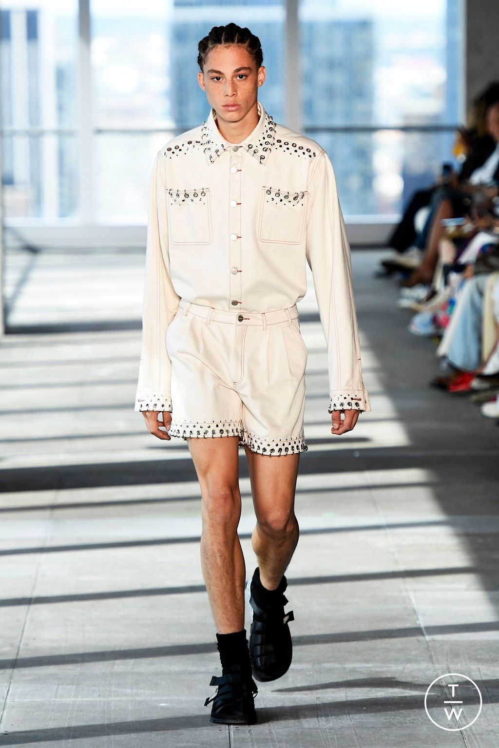 Fashion Week New York Spring/Summer 2025 look 35 from the AKNVAS collection womenswear