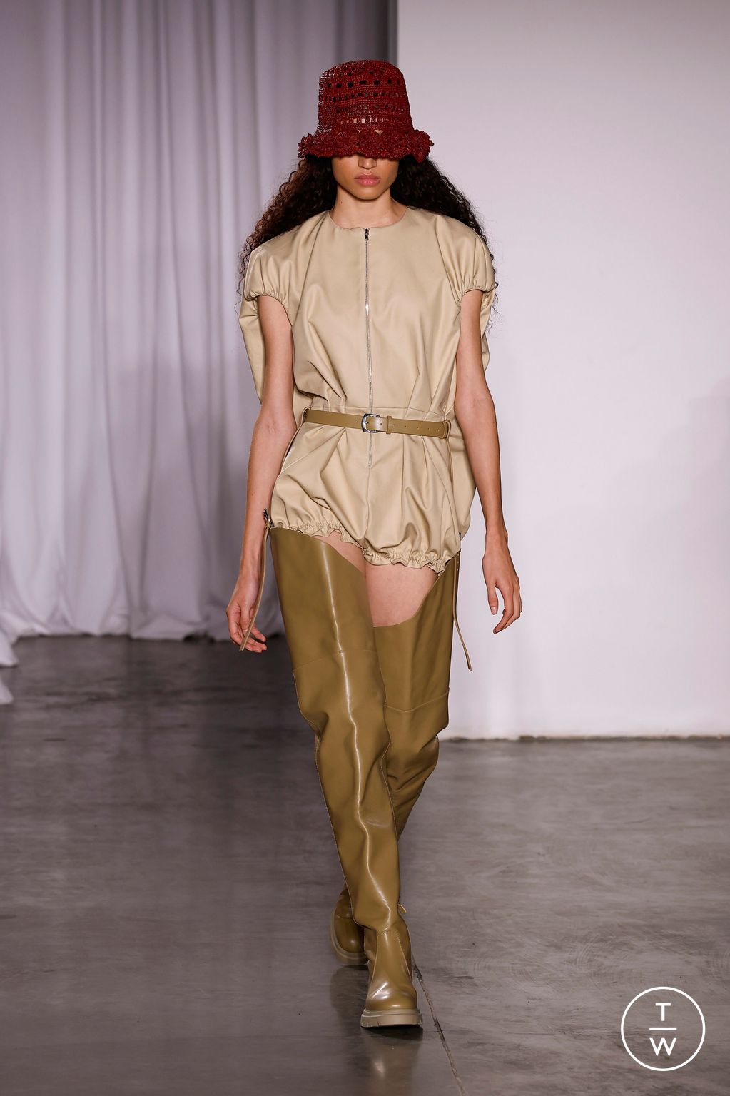 Fashion Week New York Spring/Summer 2026 look 2 from the AKNVAS collection womenswear