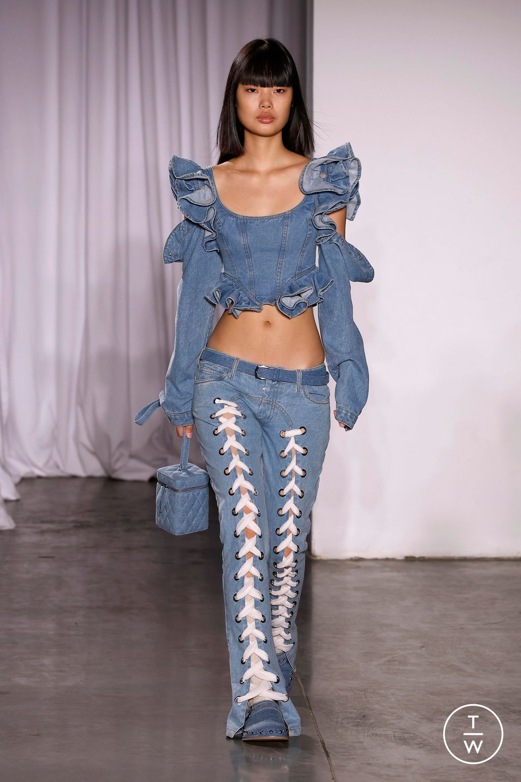 Fashion Week New York Spring/Summer 2026 look 9 from the AKNVAS collection 女装