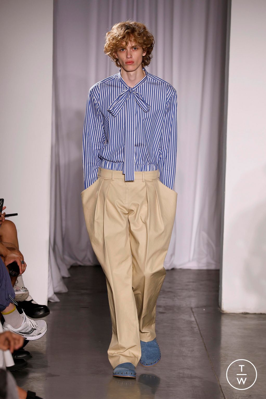 Fashion Week New York Spring/Summer 2026 look 14 from the AKNVAS collection 女装