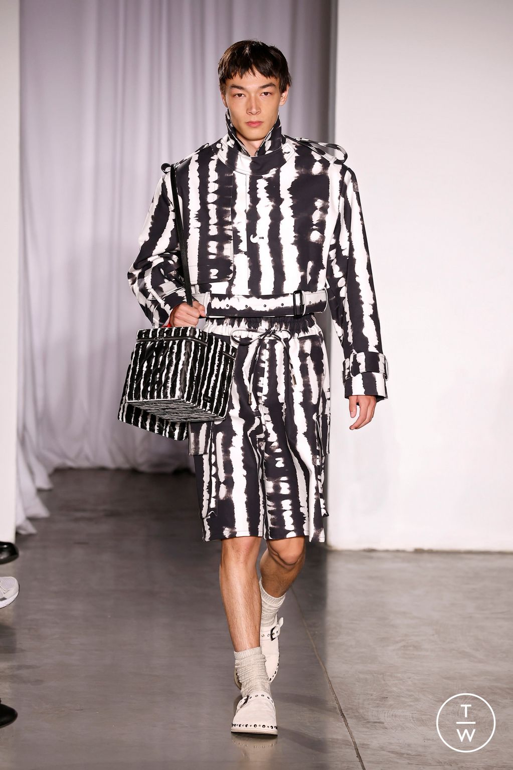 Fashion Week New York Spring/Summer 2026 look 24 from the AKNVAS collection womenswear