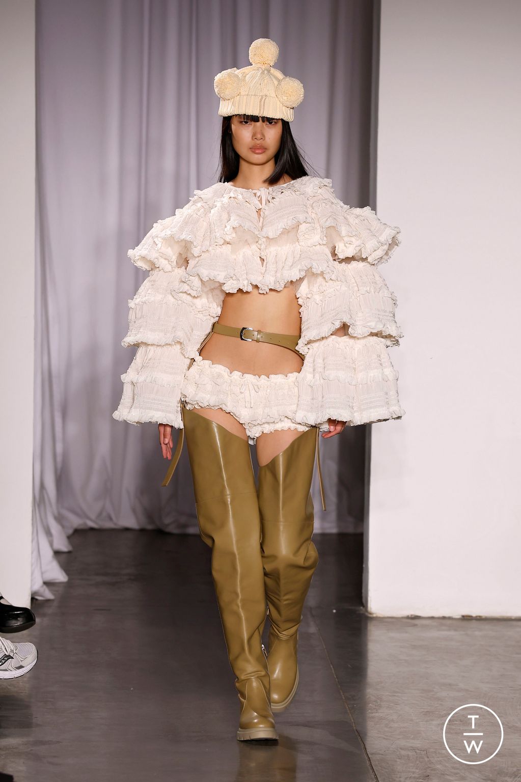 Fashion Week New York Spring/Summer 2026 look 29 from the AKNVAS collection womenswear
