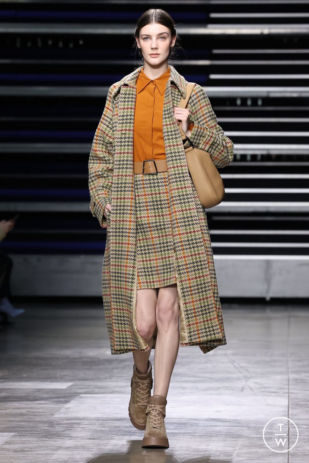 Fashion Week Paris Fall/Winter 2023 look 1 de la collection Akris womenswear