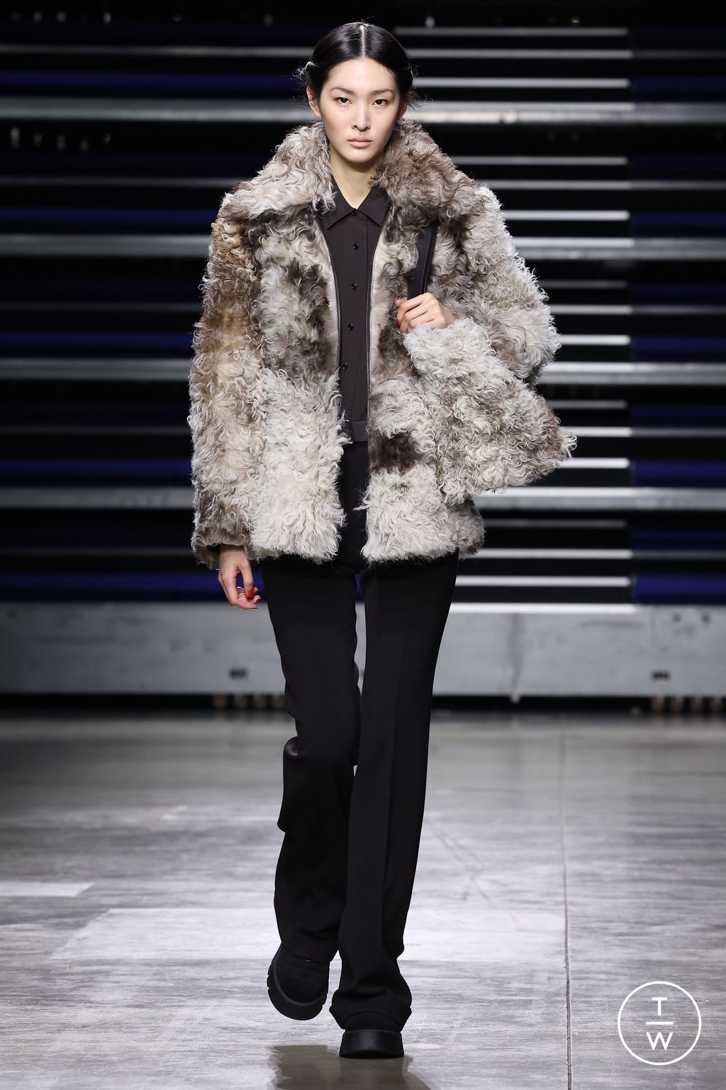 Fashion Week Paris Fall/Winter 2023 look 17 de la collection Akris womenswear