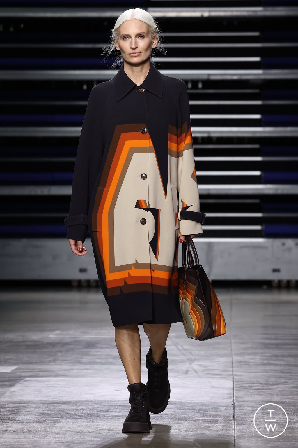 Fashion Week Paris Fall/Winter 2023 look 18 de la collection Akris womenswear