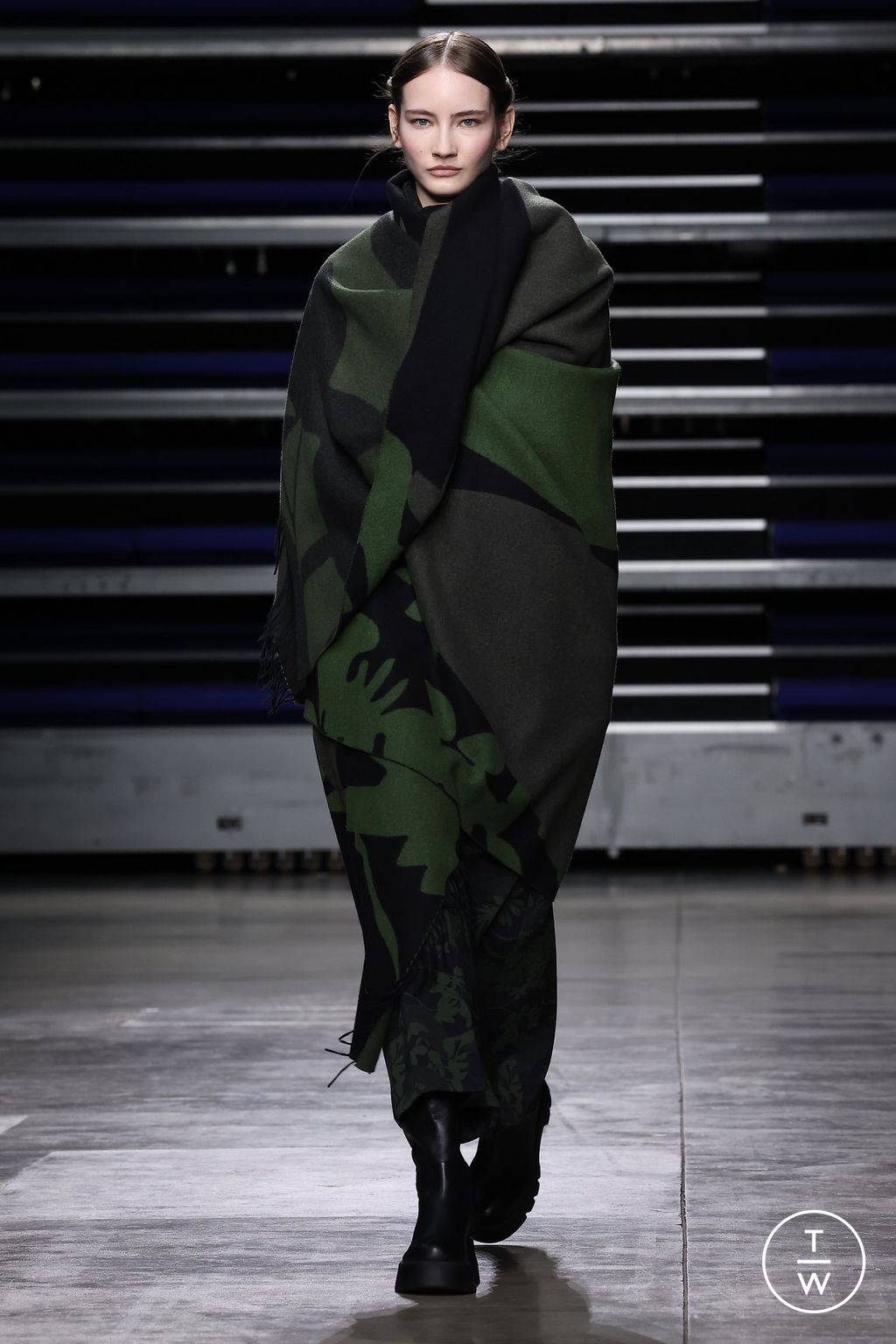 Fashion Week Paris Fall/Winter 2023 look 25 from the Akris collection 女装