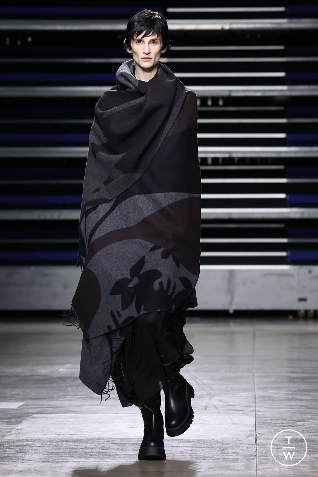 Fashion Week Paris Fall/Winter 2023 look 27 from the Akris collection 女装