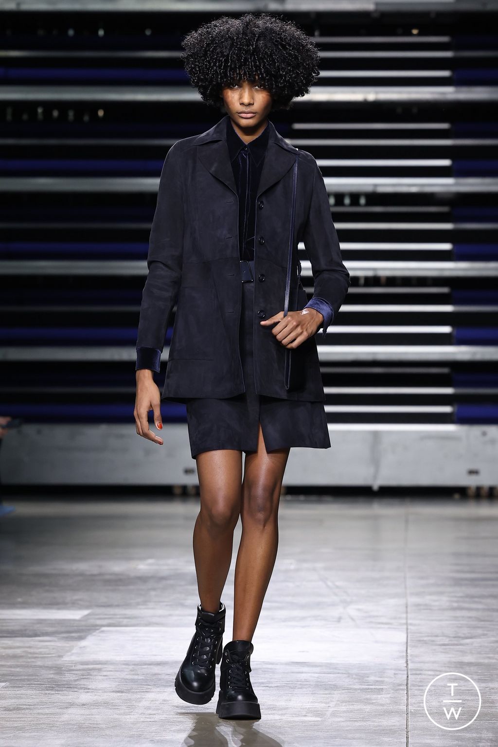Fashion Week Paris Fall/Winter 2023 look 36 from the Akris collection 女装